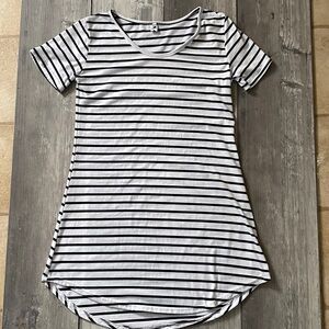 7 🌸 Items For $50 Dress by xizi fashion
Black & white dress in size Medium